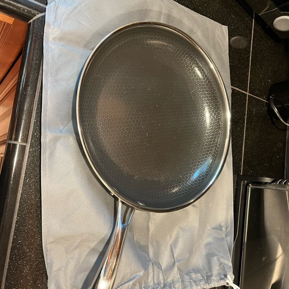 HexClad Hybrid Nonstick 12-Inch Frying Pan